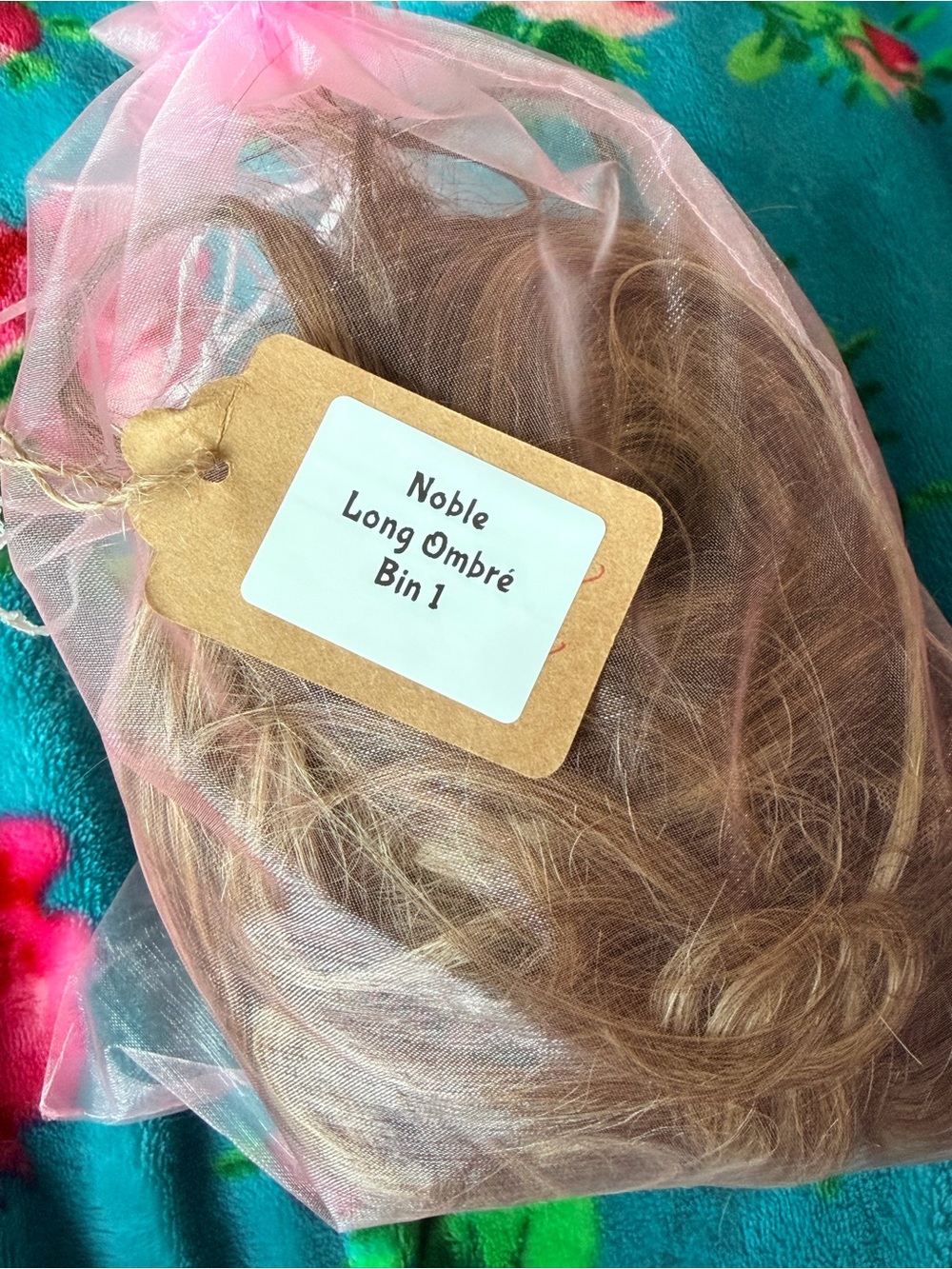 Long Wavy Women’s Wig in Blonde Brown Blend - Picture 8 of 8